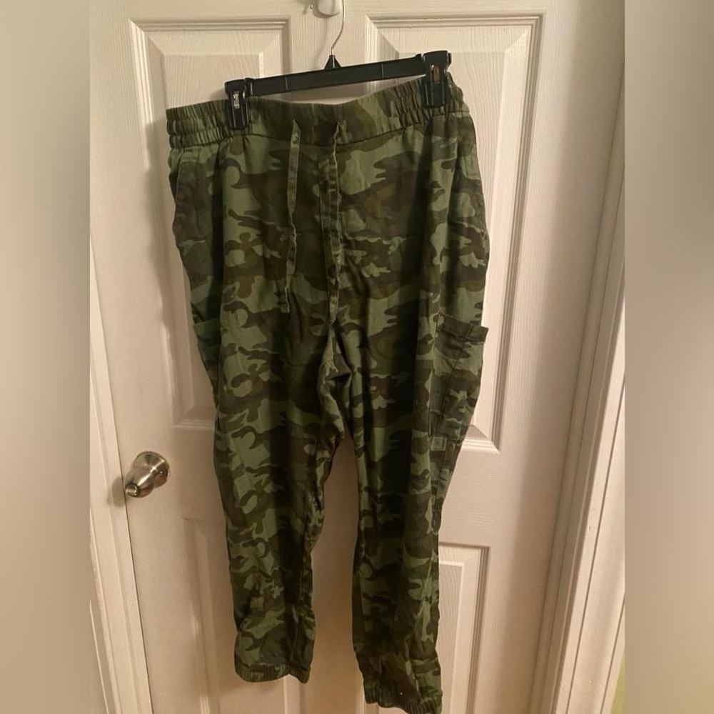 Old Navy Linen Camo Joggers. Xl. Worn once